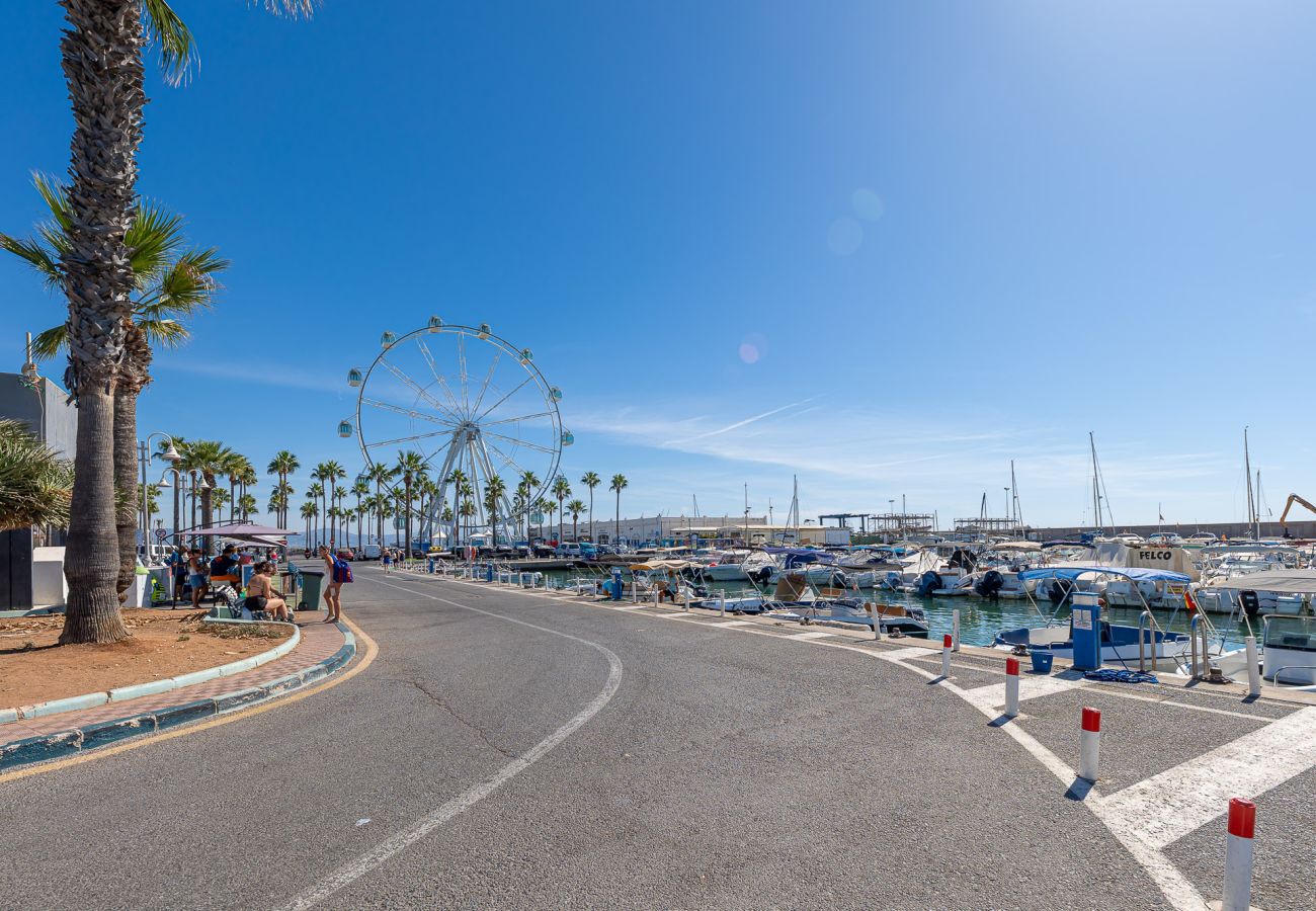 Apartamento en Benalmádena - Apartamento dentro de Puerto Marina-Playa a 1 min