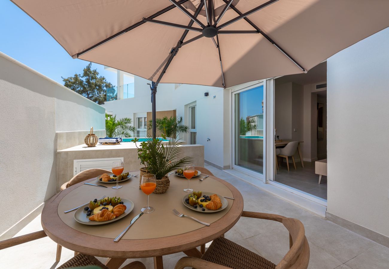 Apartamento en Torremolinos - Moderno apartamento con piscina privada
