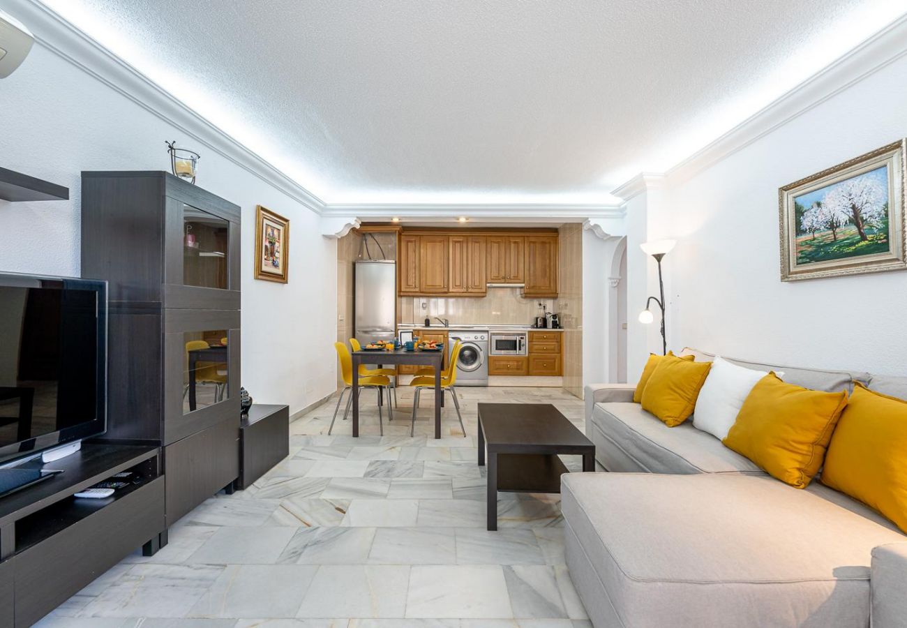 Apartment in Torremolinos - PEPE 2 - Piso en la Carihuela con piscina