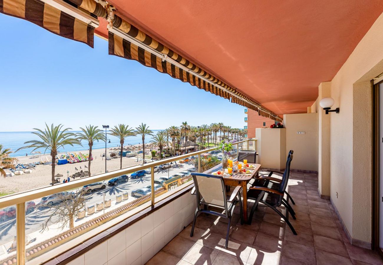 Apartment in Torremolinos - TIKI 1- Amplio piso con terraza en primera linea
