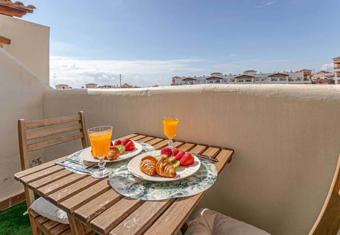 Apartment in Benalmádena - 1 MES FIANZA, 1 MES COMISION, 1 MES CORRIENTE, IDEAL ALGUIEN HASTA 01 MAYO