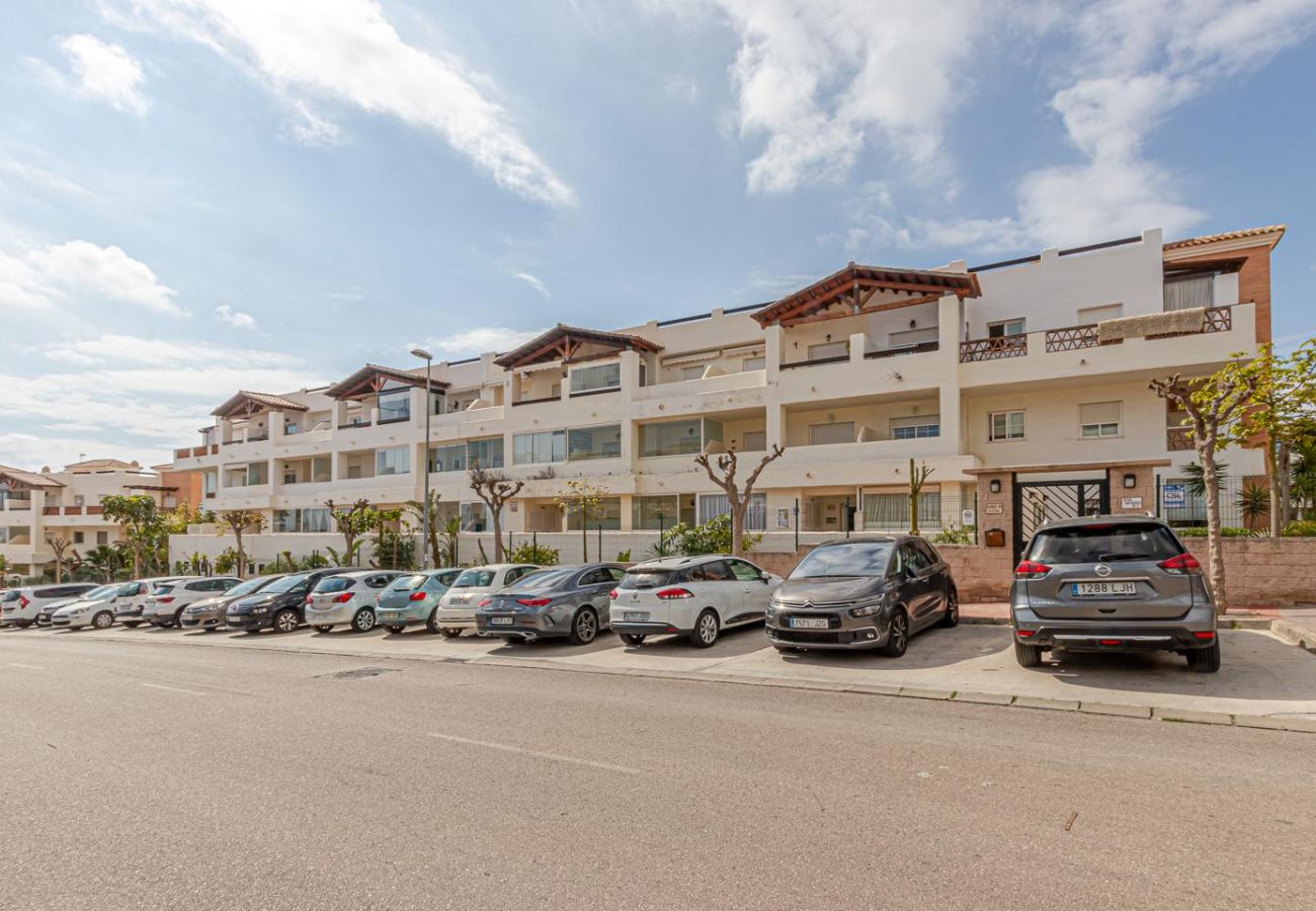 Apartment in Benalmádena - 1 MES FIANZA, 1 MES COMISION, 1 MES CORRIENTE, IDEAL ALGUIEN HASTA 01 MAYO