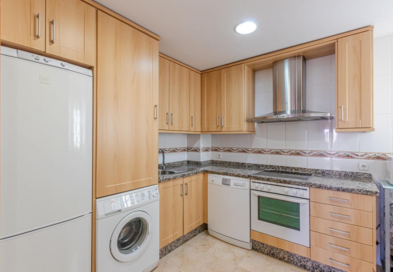 Apartment in Benalmádena - 1 MES FIANZA, 1 MES COMISION, 1 MES CORRIENTE, IDEAL ALGUIEN HASTA 01 MAYO