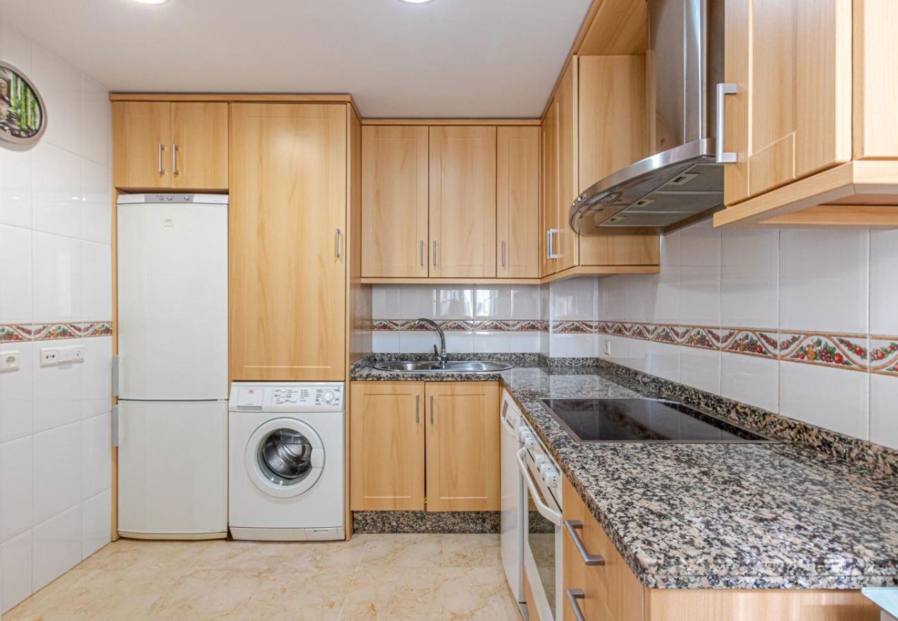 Apartment in Benalmádena - 1 MES FIANZA, 1 MES COMISION, 1 MES CORRIENTE, IDEAL ALGUIEN HASTA 01 MAYO