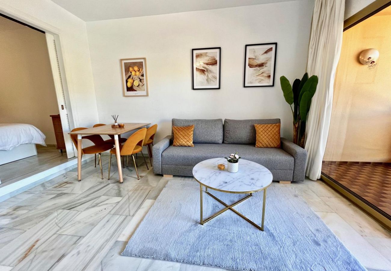 Apartment in Benalmádena - ANDRES · Apartamento en Hotel Sunset Beach frente
