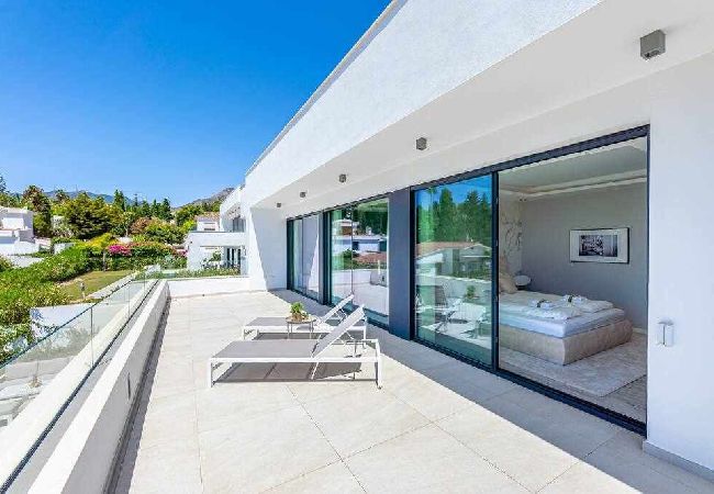 Villa in Benalmádena - Luxury and modern villa in Puerto Marina 