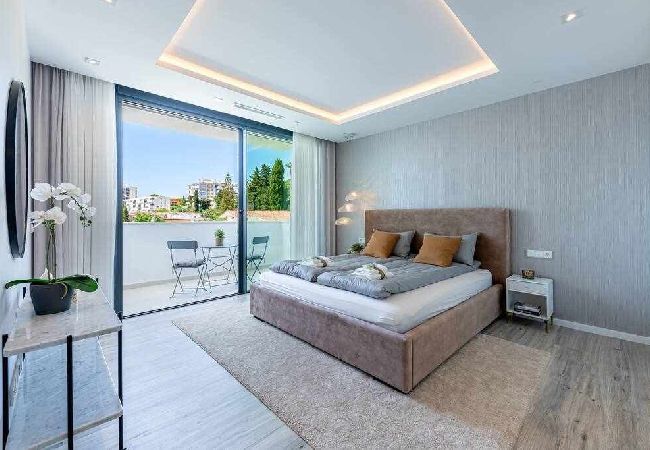 Villa in Benalmádena - Luxury and modern villa in Puerto Marina 