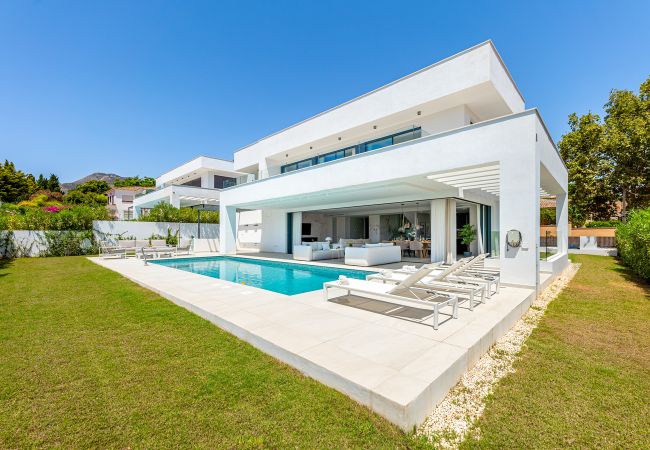 Villa/Dettached house in Benalmádena - Luxury and modern villa in Puerto Marina 