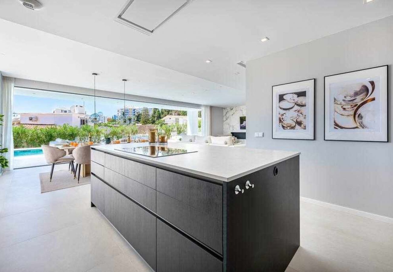 Villa in Benalmádena - Luxury and modern villa in Puerto Marina 