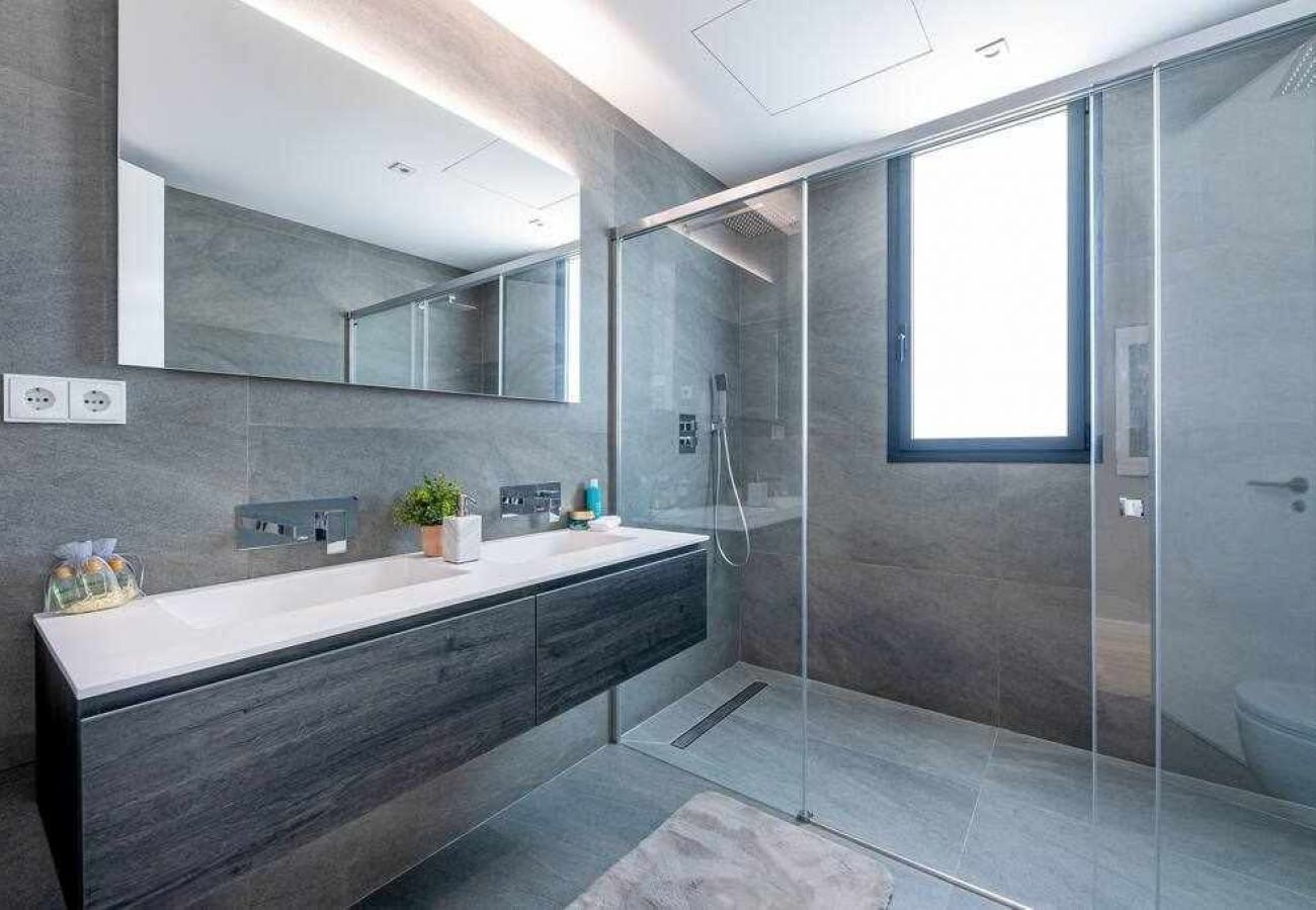 Villa in Benalmádena - Luxury and modern villa in Puerto Marina 