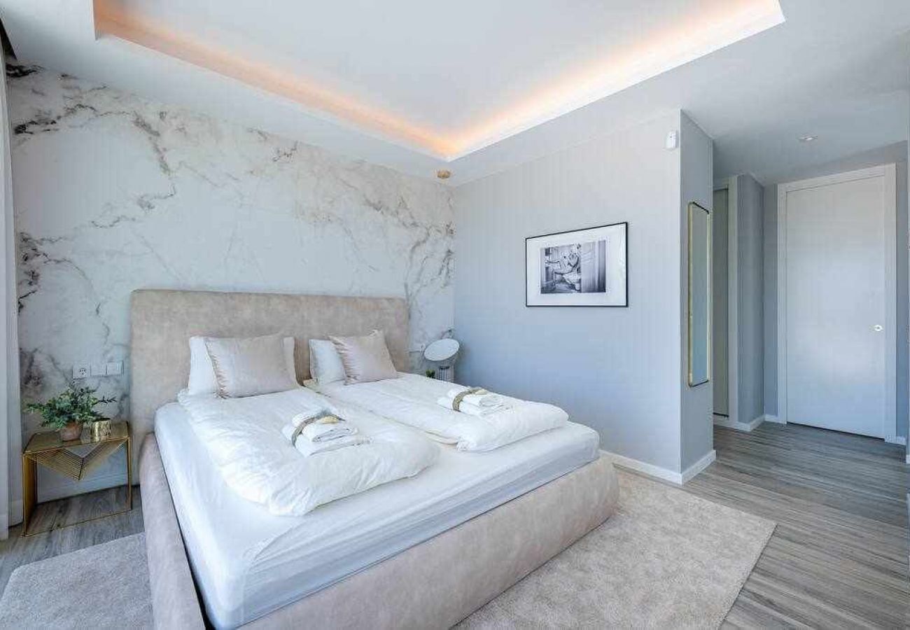 Villa in Benalmádena - Luxury and modern villa in Puerto Marina 