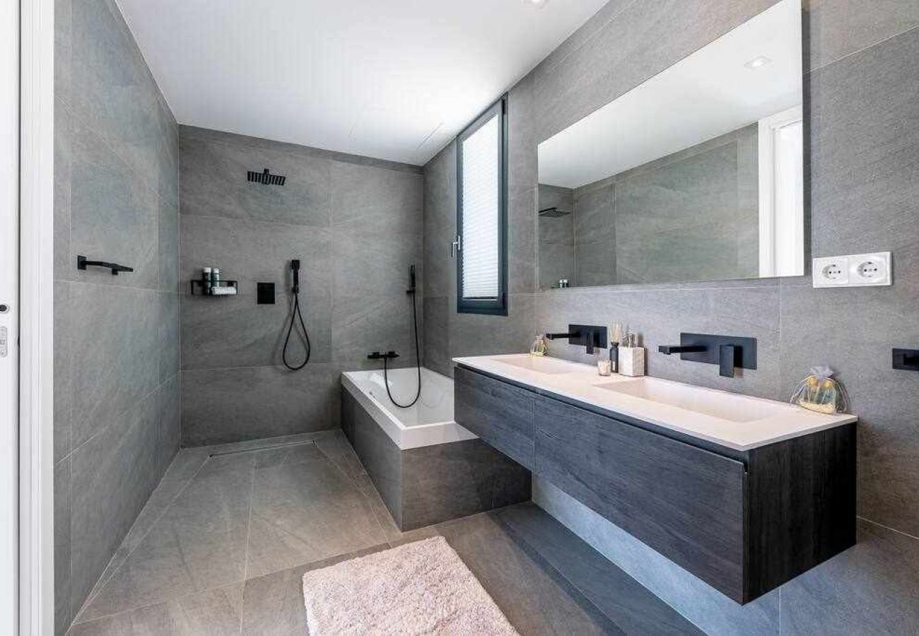 Villa in Benalmádena - Luxury and modern villa in Puerto Marina 