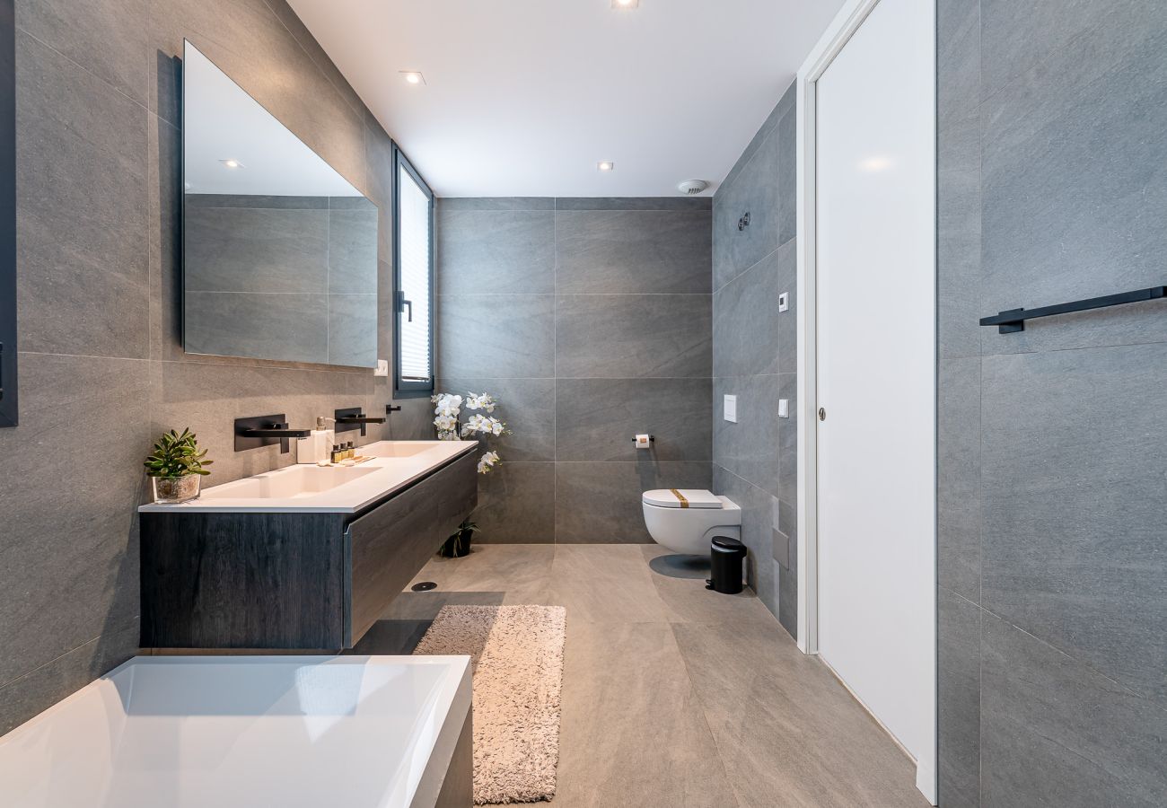 Villa in Benalmádena - Luxury and modern villa in Puerto Marina 