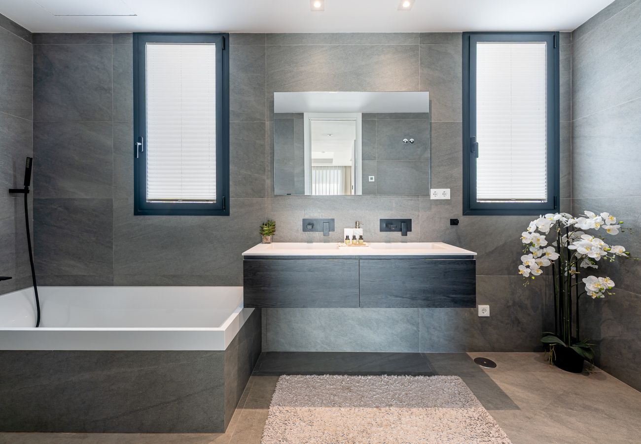 Villa in Benalmádena - Luxury and modern villa in Puerto Marina 