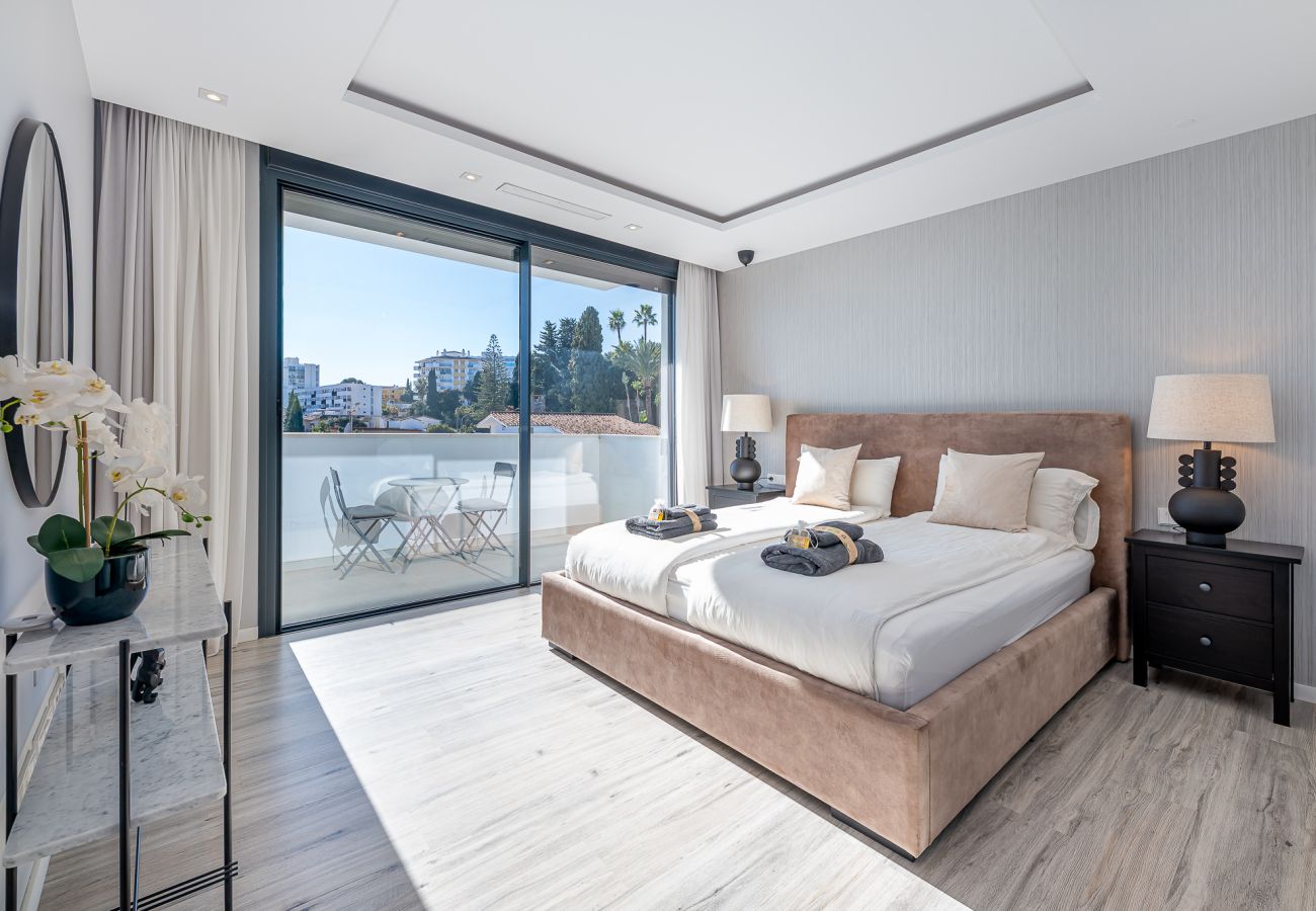 Villa in Benalmádena - Luxury and modern villa in Puerto Marina 