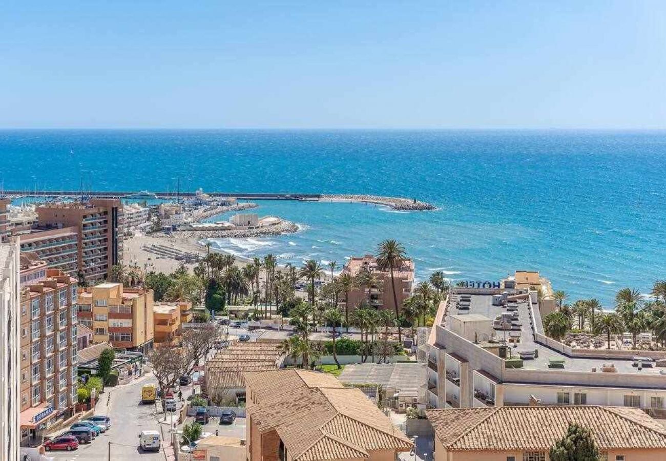 Apartment in Benalmádena - Espectacular piso con vista al mar y al puerto. 