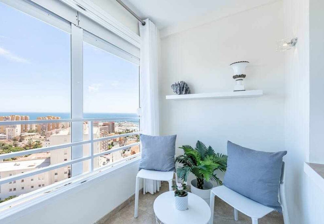 Apartment in Benalmádena - Espectacular piso con vista al mar y al puerto. 