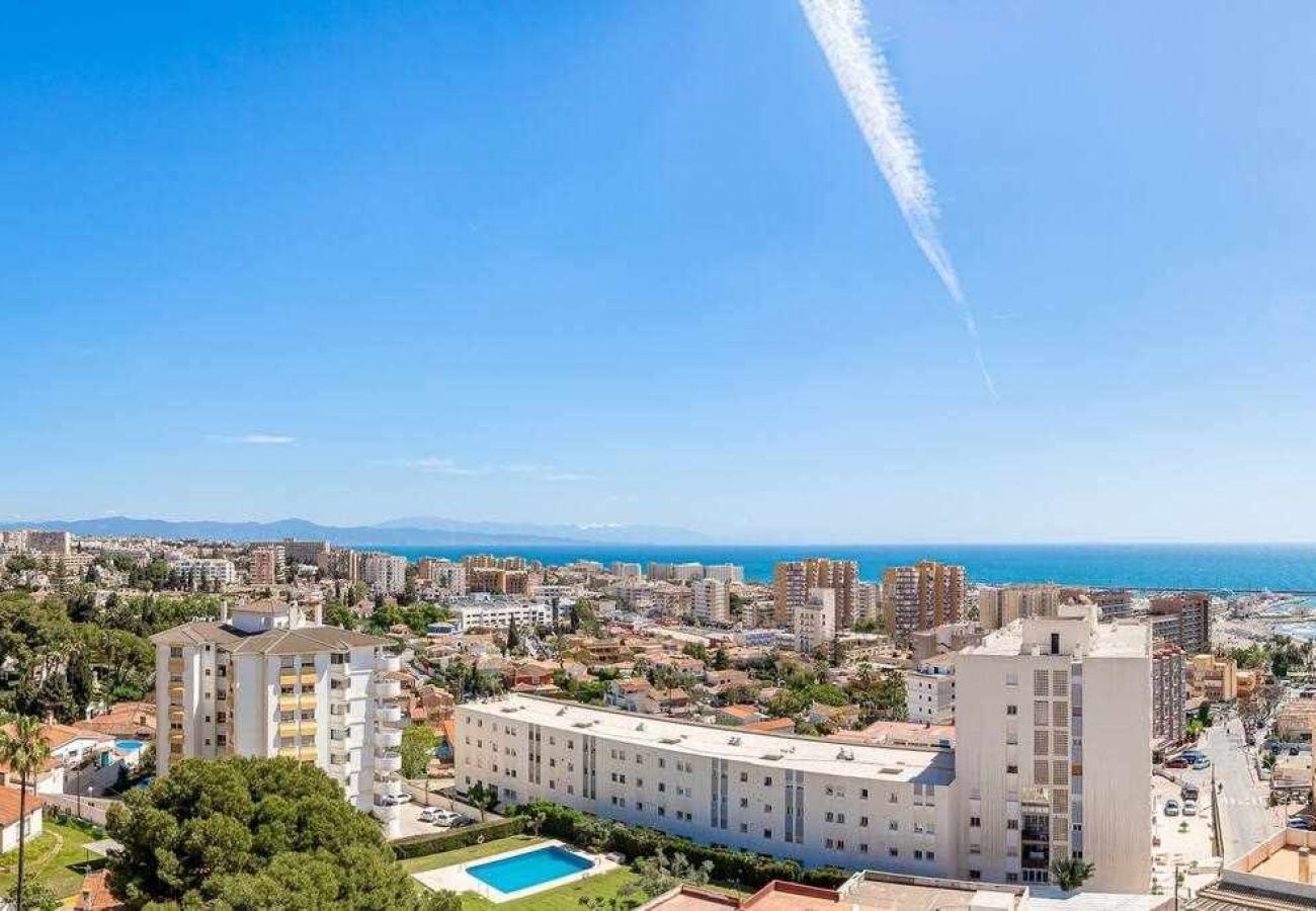 Apartment in Benalmádena - Espectacular piso con vista al mar y al puerto. 