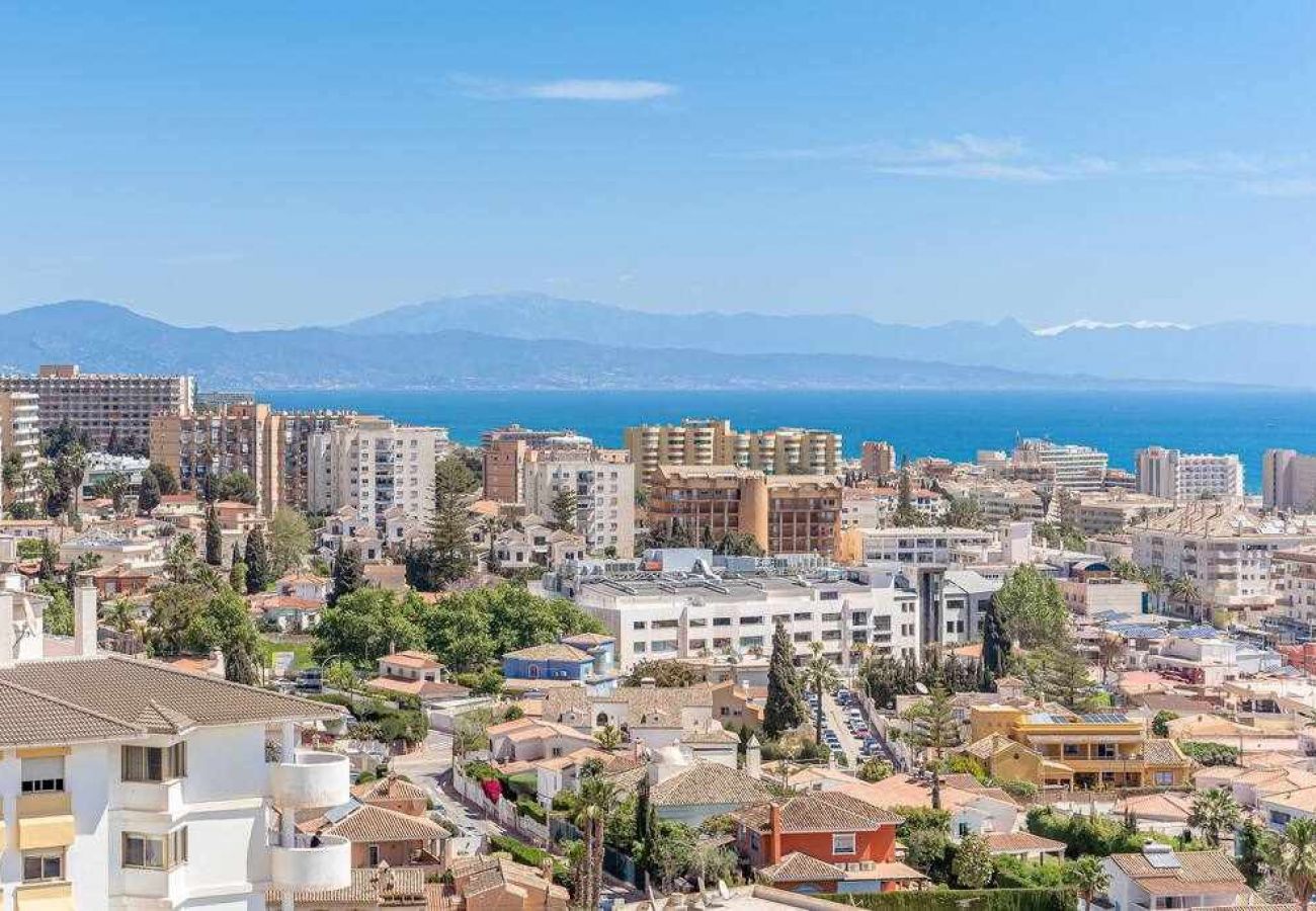 Apartment in Benalmádena - Espectacular piso con vista al mar y al puerto. 