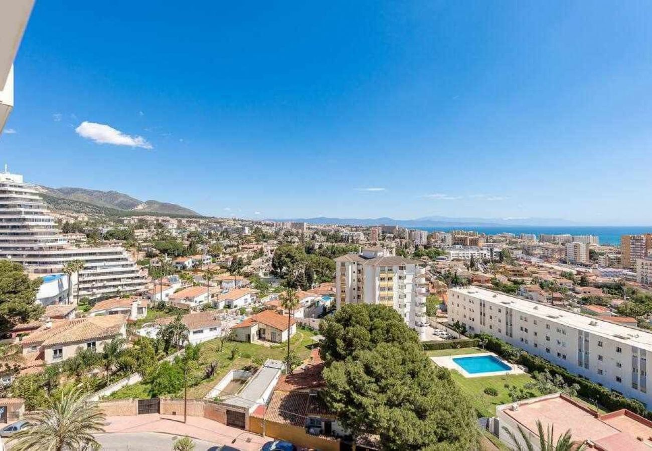 Apartment in Benalmádena - Espectacular piso con vista al mar y al puerto. 