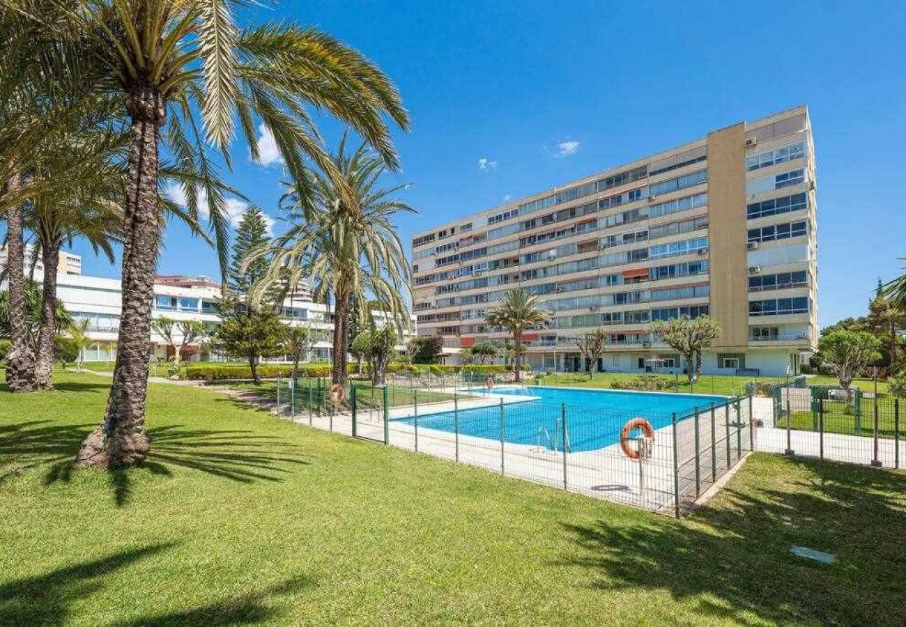 Apartment in Benalmádena - Espectacular piso con vista al mar y al puerto. 