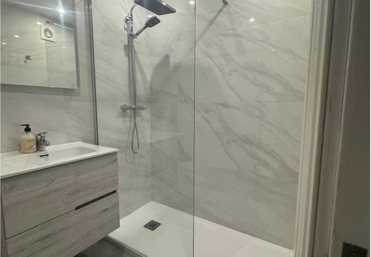 Apartment in Benalmádena - Espectacular piso con vista al mar y al puerto. 