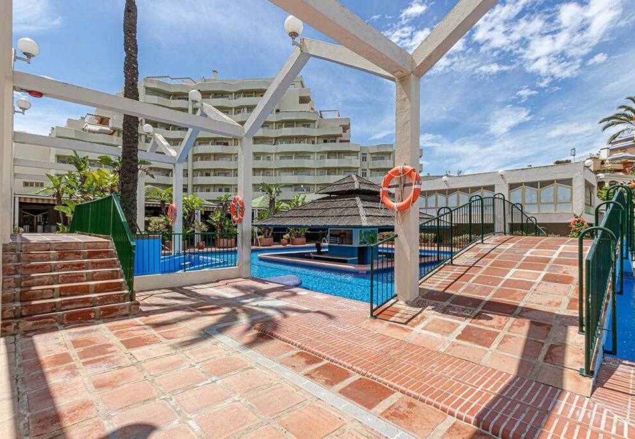 Apartment in Benalmádena - Flat in Benalbeach with sea view and swimming pool 