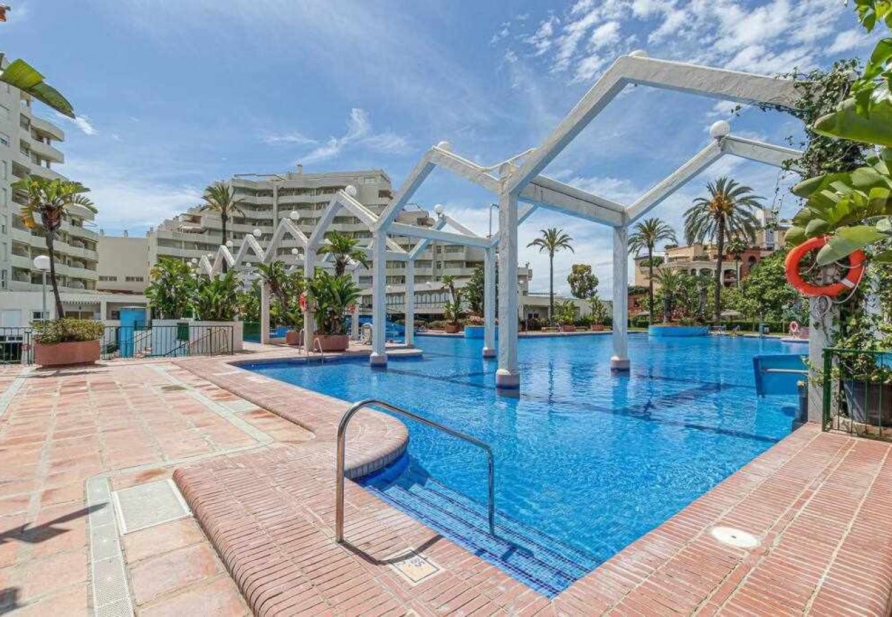 Apartment in Benalmádena - Flat in Benalbeach with sea view and swimming pool 