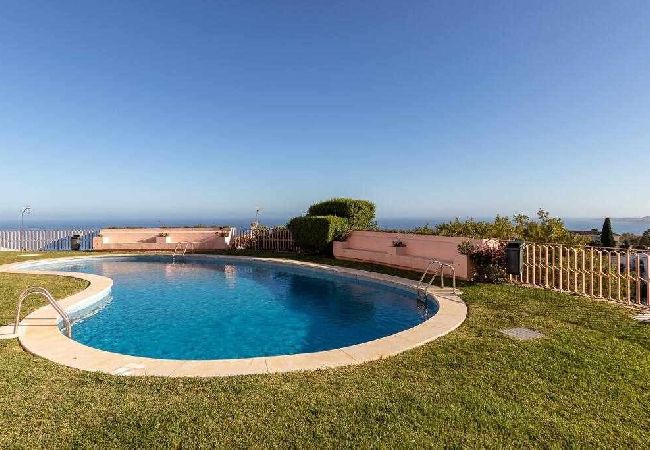 Apartment in Benalmádena - Luxurious apartment for 5 with sea views and pool 