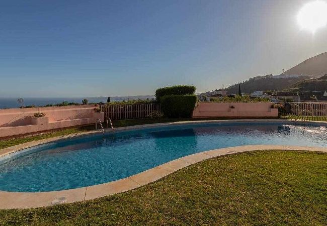 Apartment in Benalmádena - Luxurious apartment for 5 with sea views and pool 