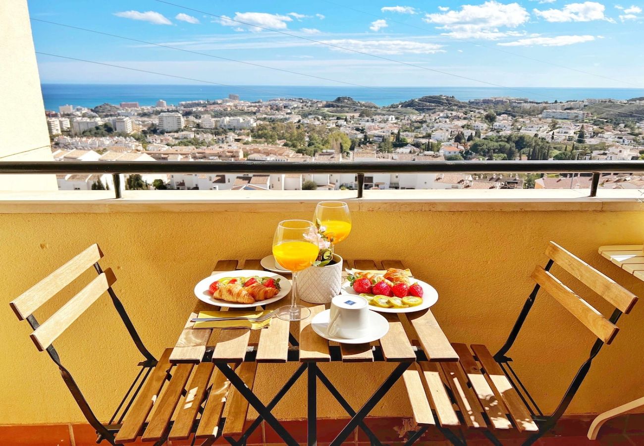 Apartment in Benalmádena -  Beautiful apartment for 6 with 180 degree ocean views 