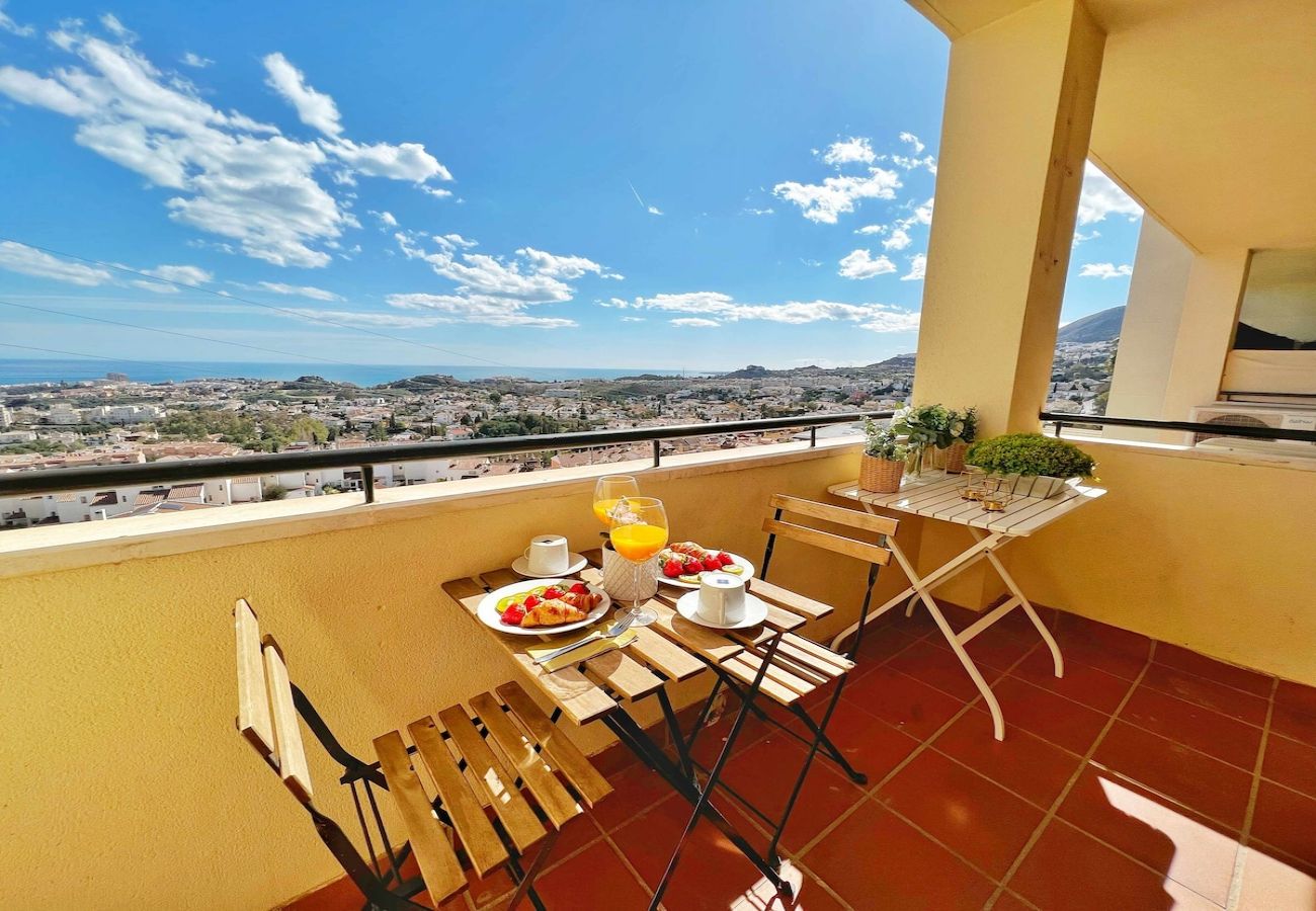 Apartment in Benalmádena -  Beautiful apartment for 6 with 180 degree ocean views 