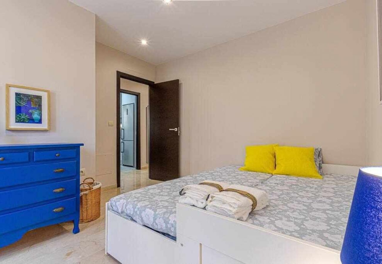 Apartment in Benalmádena - Luxurious apartment in Torrequebrada for 5