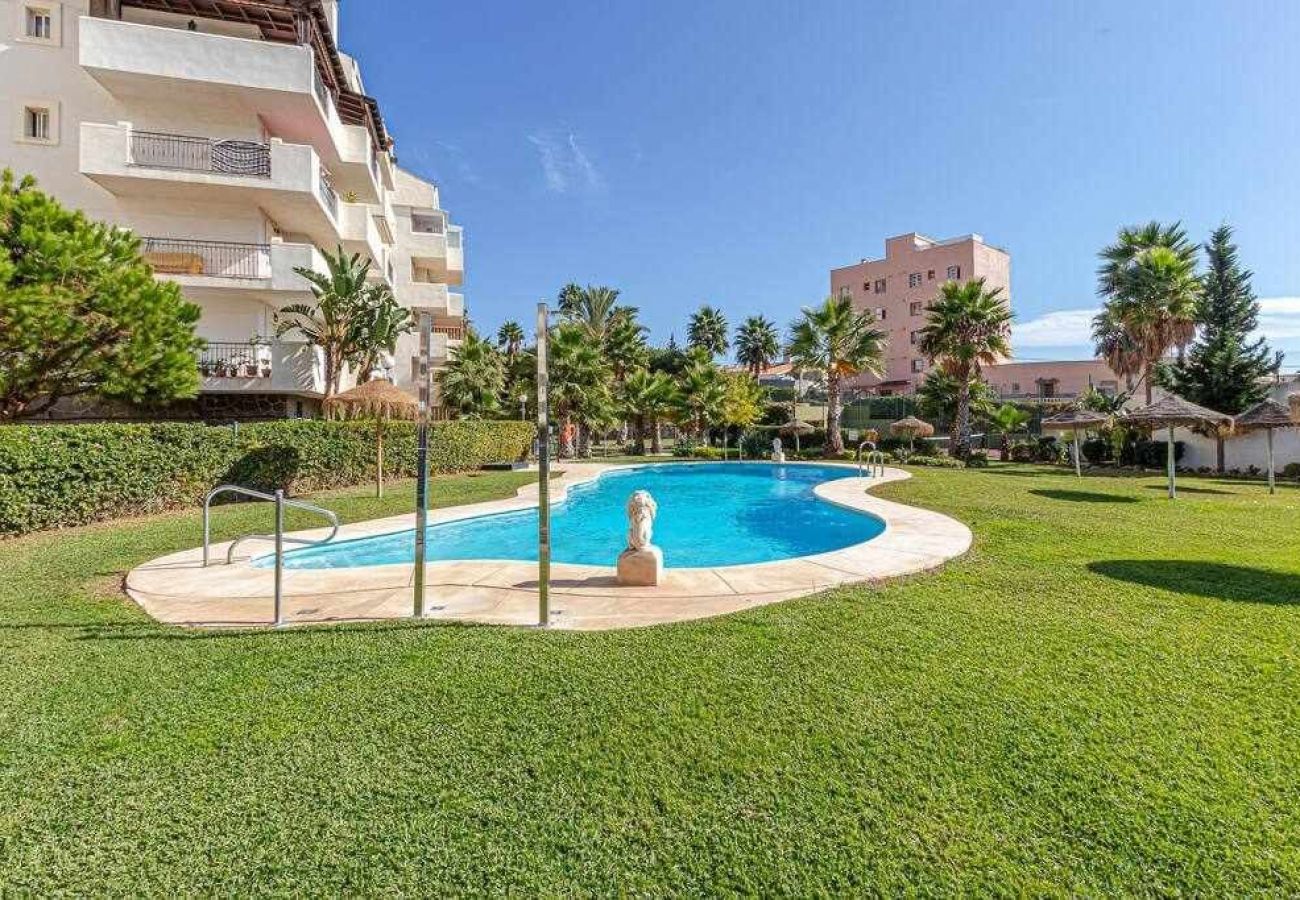 Apartment in Benalmádena - Luxurious apartment in Torrequebrada for 5