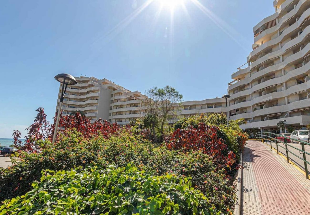 Apartment in Benalmádena - Benalbeach- Moderno piso para 5 con vistas al mar 