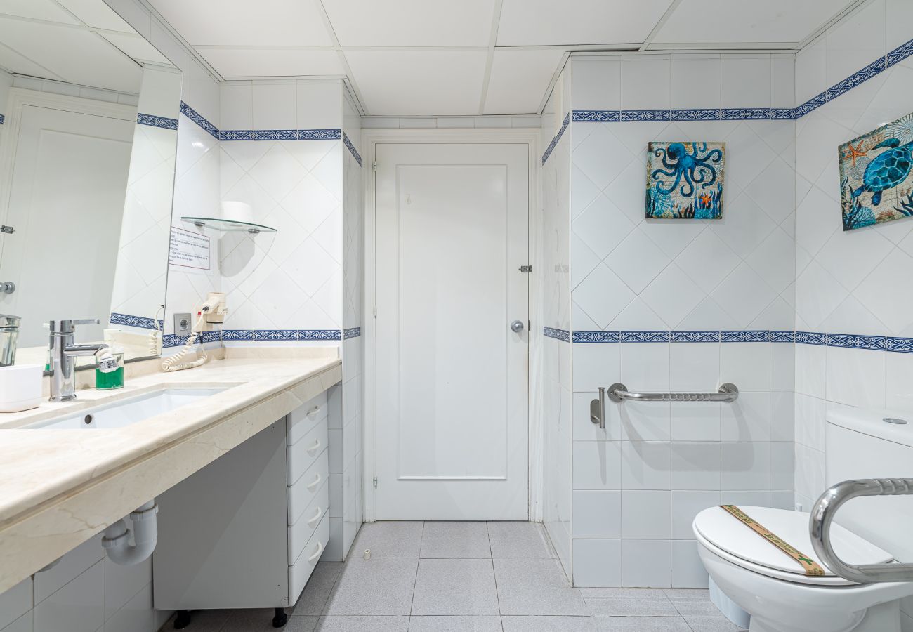 Apartment in Benalmádena - Spacious apartment for 4 people in Benalbeach. 