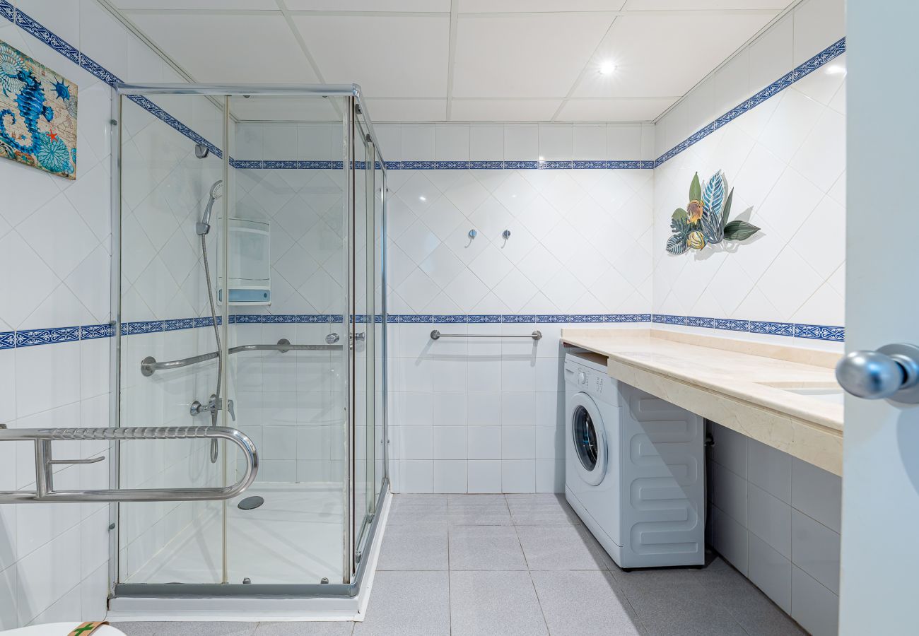 Apartment in Benalmádena - Spacious apartment for 4 people in Benalbeach. 