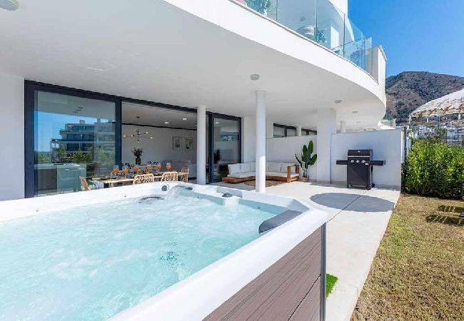  in Fuengirola - Lujoso apartamento para 6 con jacuzzi en Higueron 