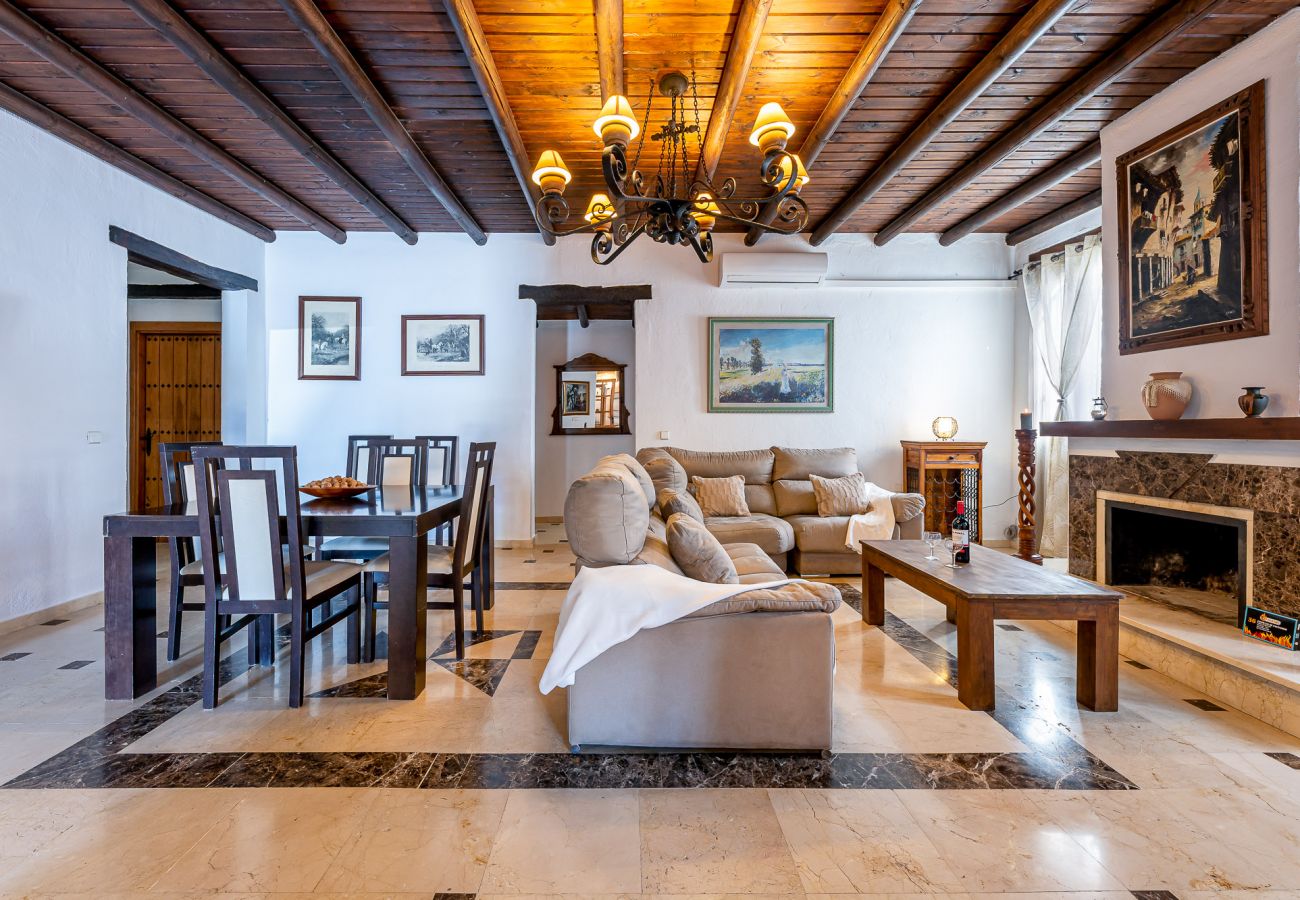 Cottage in Alhaurín el Grande - La casa del arbol Cozy rural house with pool