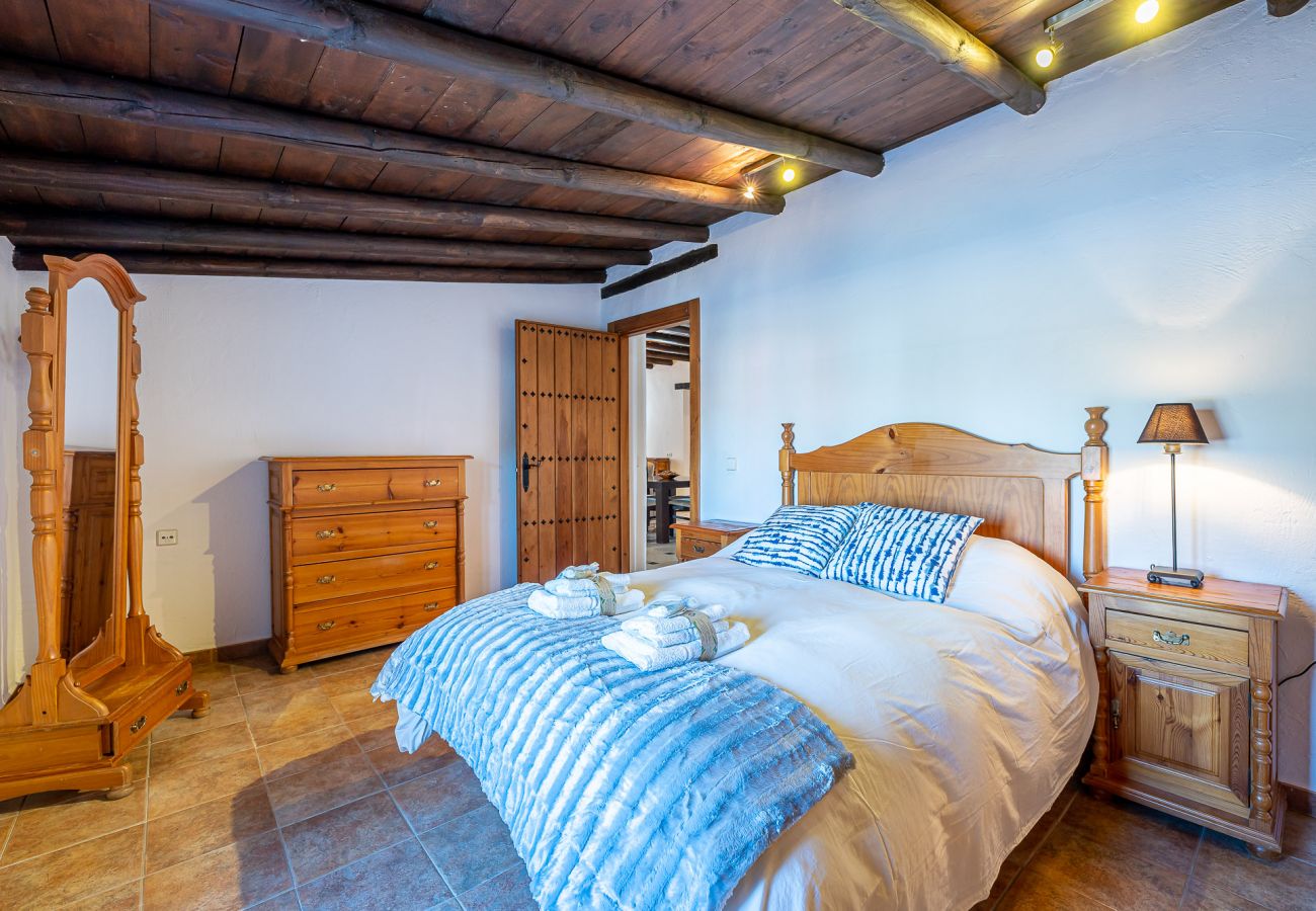 Cottage in Alhaurín el Grande - La casa del arbol Cozy rural house with pool