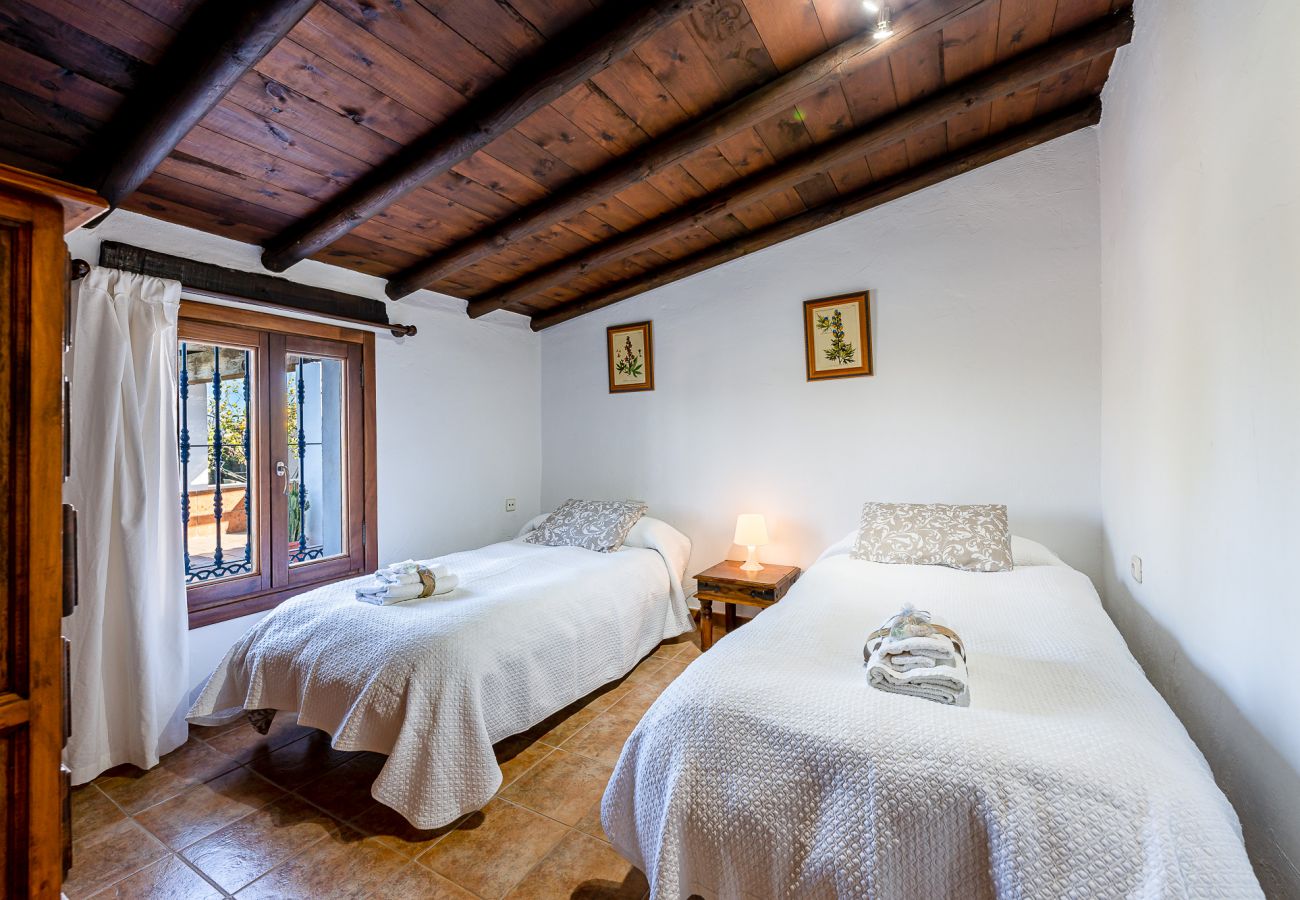 Cottage in Alhaurín el Grande - La casa del arbol Cozy rural house with pool