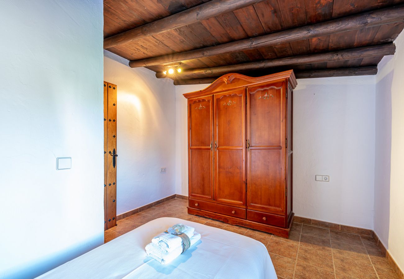 Cottage in Alhaurín el Grande - La casa del arbol Cozy rural house with pool