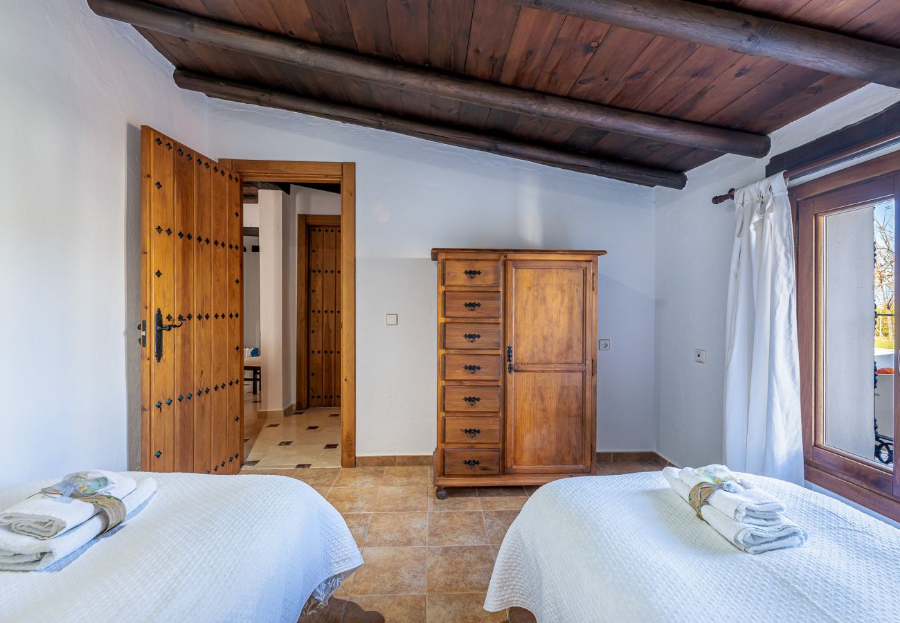 Cottage in Alhaurín el Grande - La casa del arbol Cozy rural house with pool