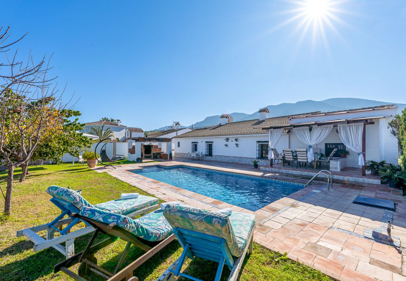 Cottage in Alhaurín el Grande - La casa del arbol Cozy rural house with pool
