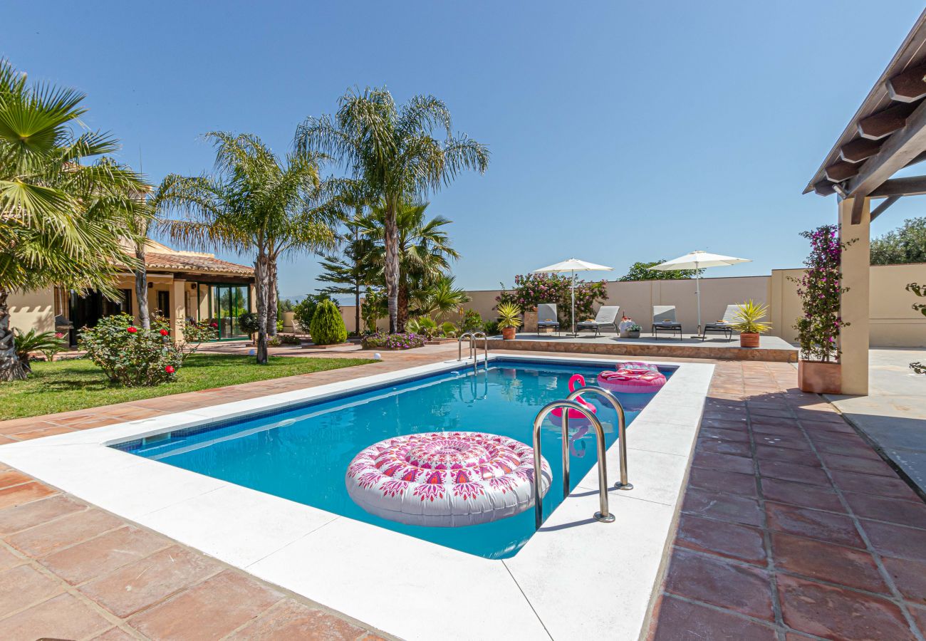 Villa in Alhaurin de la Torre - VILLA KARMYR - Beautiful villa with pool and garden