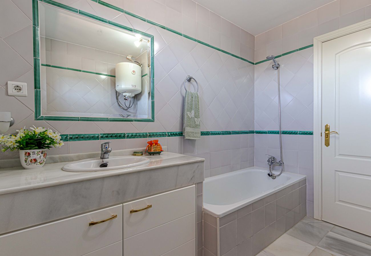 Villa in Alhaurin de la Torre - VILLA KARMYR - Beautiful villa with pool and garden