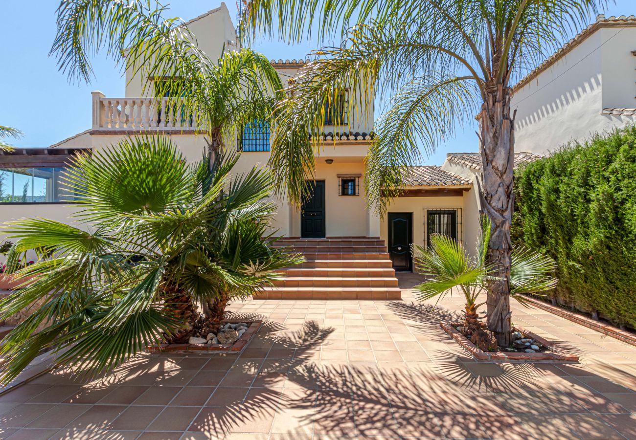 Villa in Alhaurin de la Torre - VILLA KARMYR - Beautiful villa with pool and garden