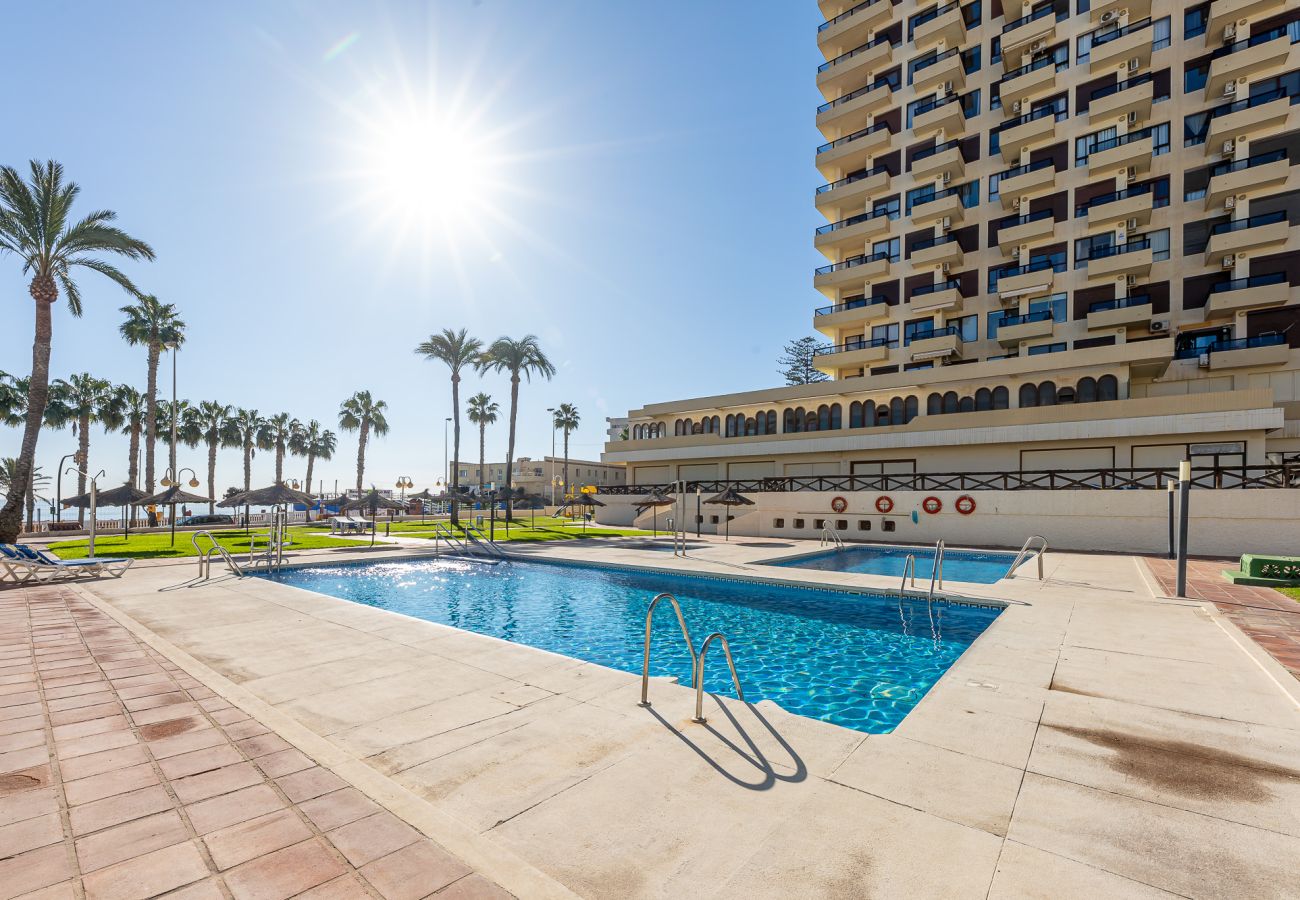 Apartment in Benalmádena - Estudio in aloha with frontal sea views