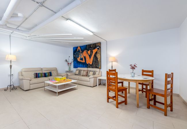 Villa in Torremolinos - Modern Villa in Playamar for 10 