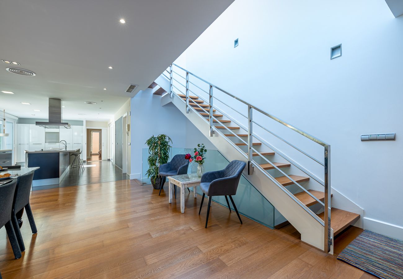 Villa in Torremolinos - Modern Villa in Playamar for 10 